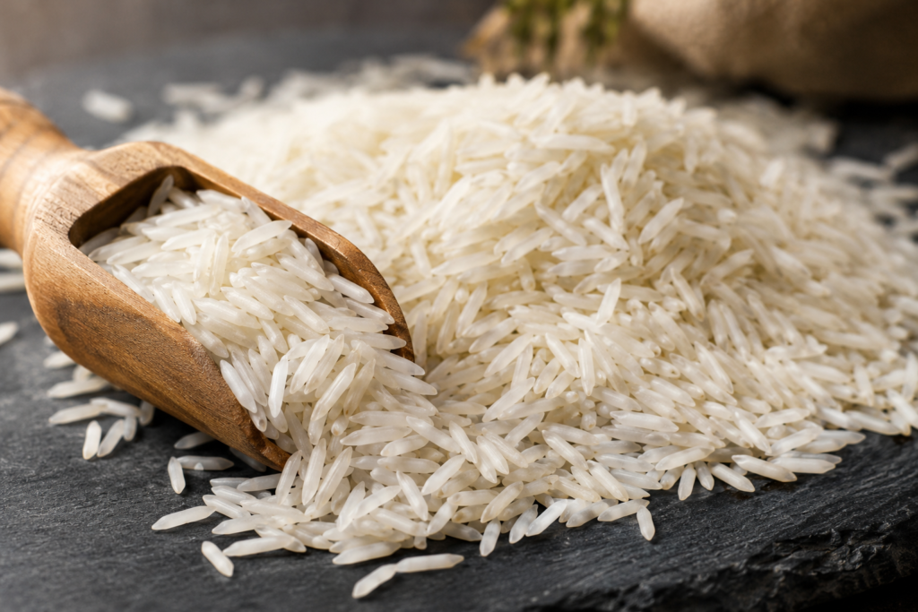 Close-up of long-grain Pakistani basmati rice, a key product in basmati rice export from Pakistan
